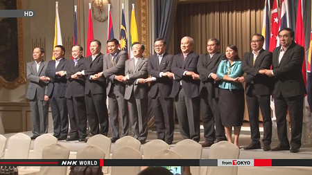 Các quan chức ASEAN và Trung Quốc tại cuộc họp ở Bangkok, Thái Lan.